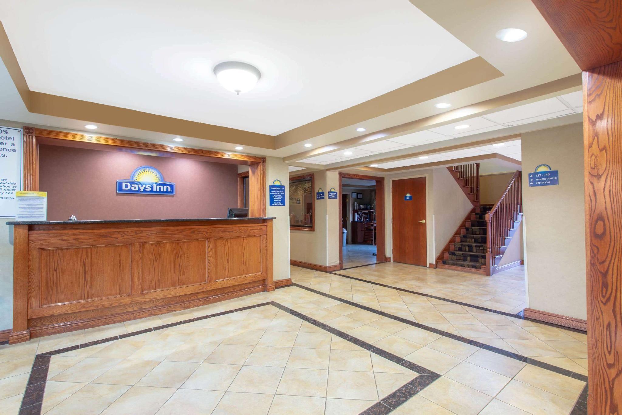 Econo Lodge Woodbridge Iselin Exterior photo
