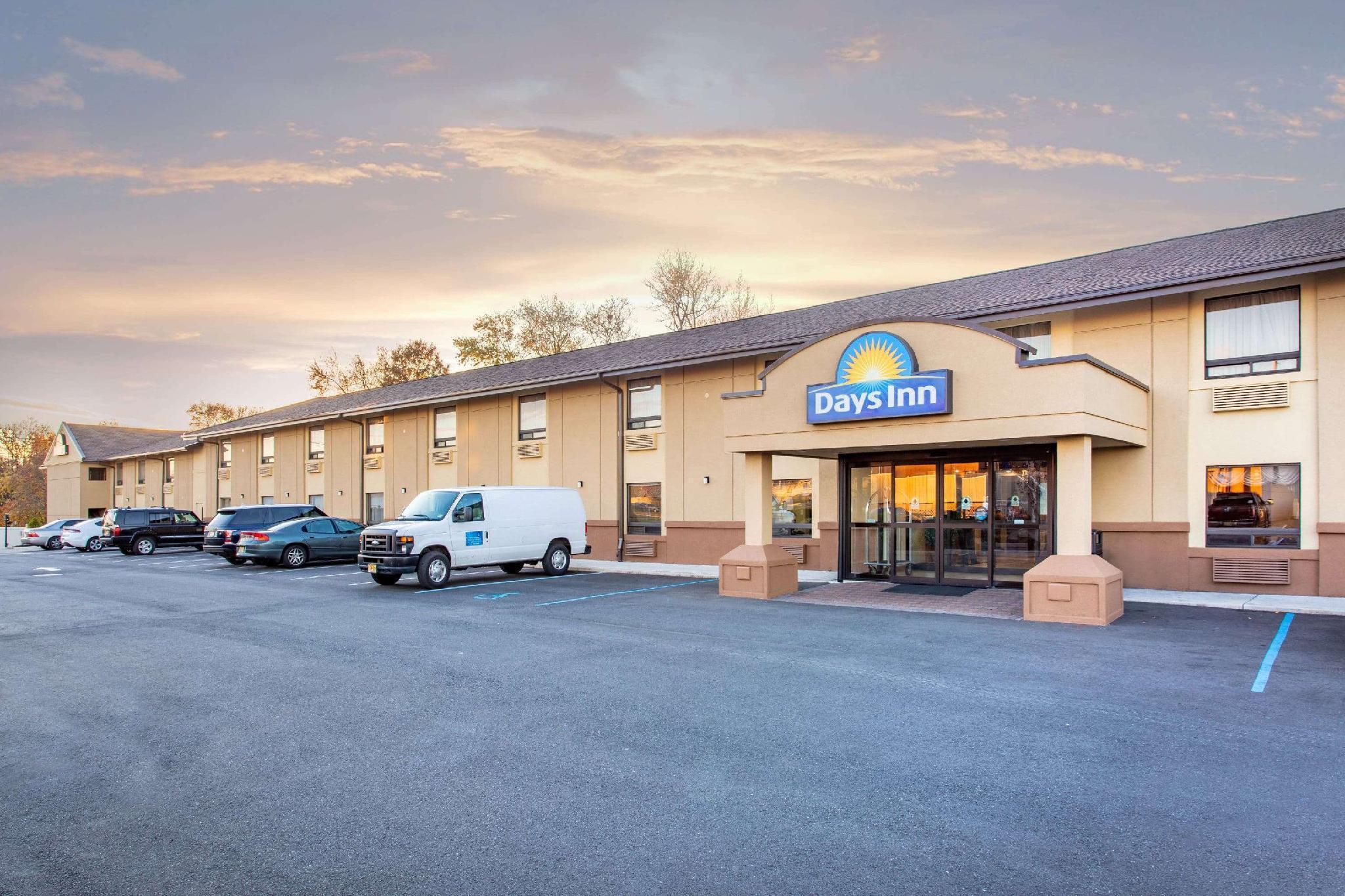Econo Lodge Woodbridge Iselin Exterior photo
