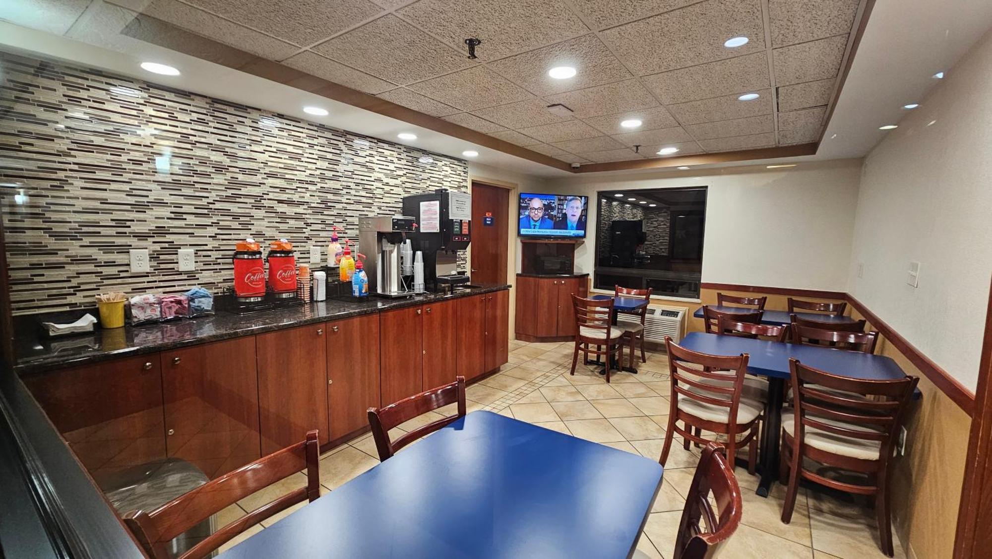 Econo Lodge Woodbridge Iselin Exterior photo