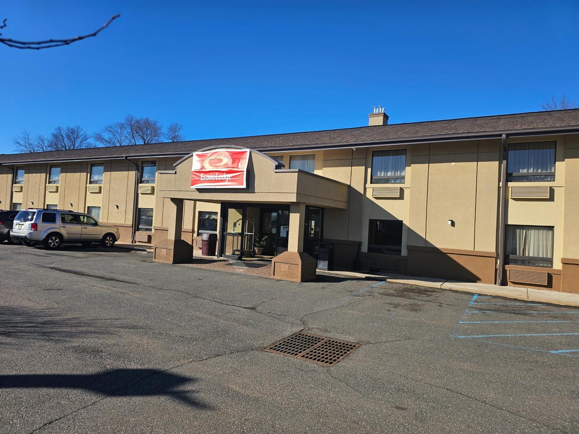 Econo Lodge Woodbridge Iselin Exterior photo