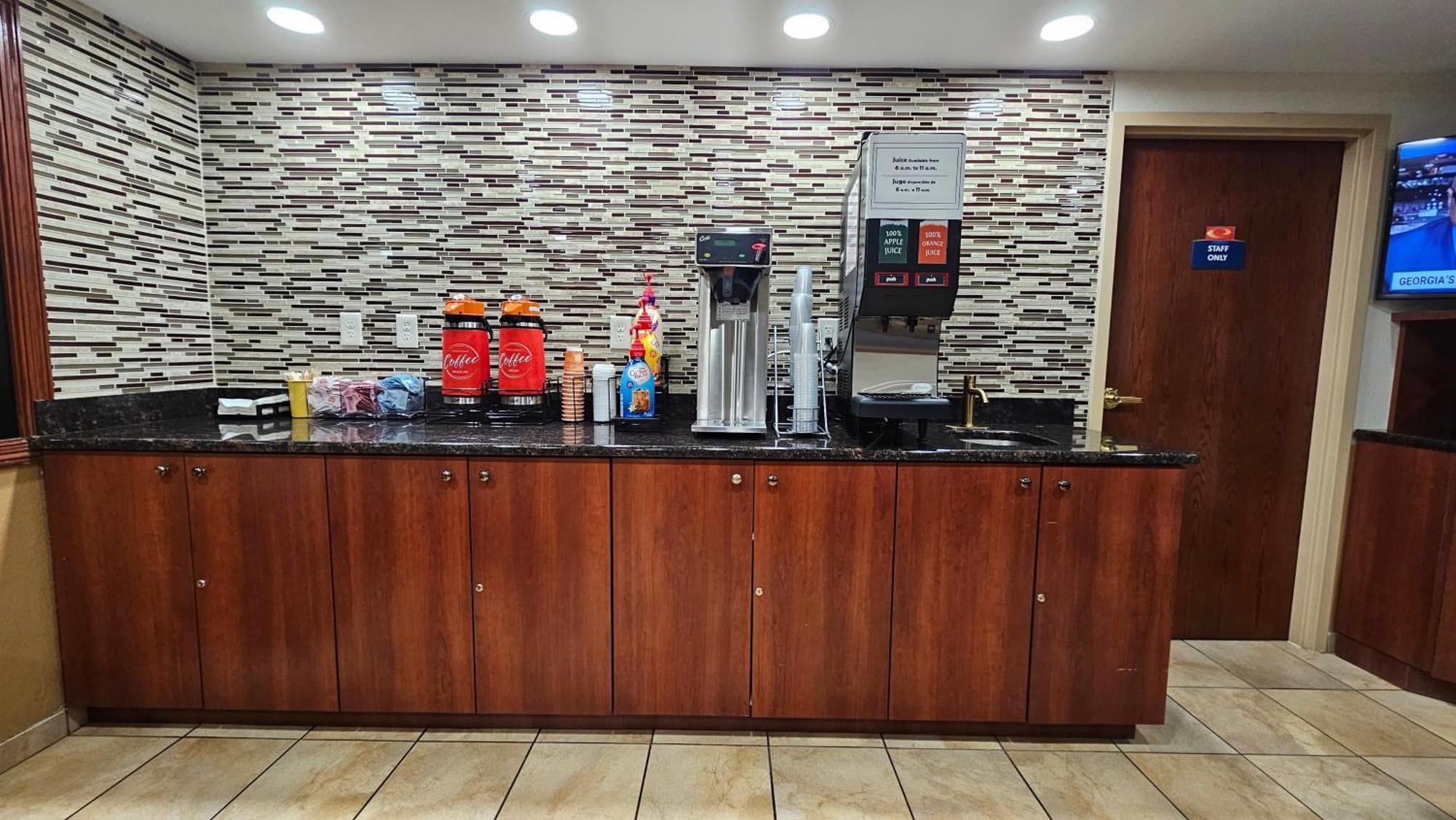 Econo Lodge Woodbridge Iselin Exterior photo