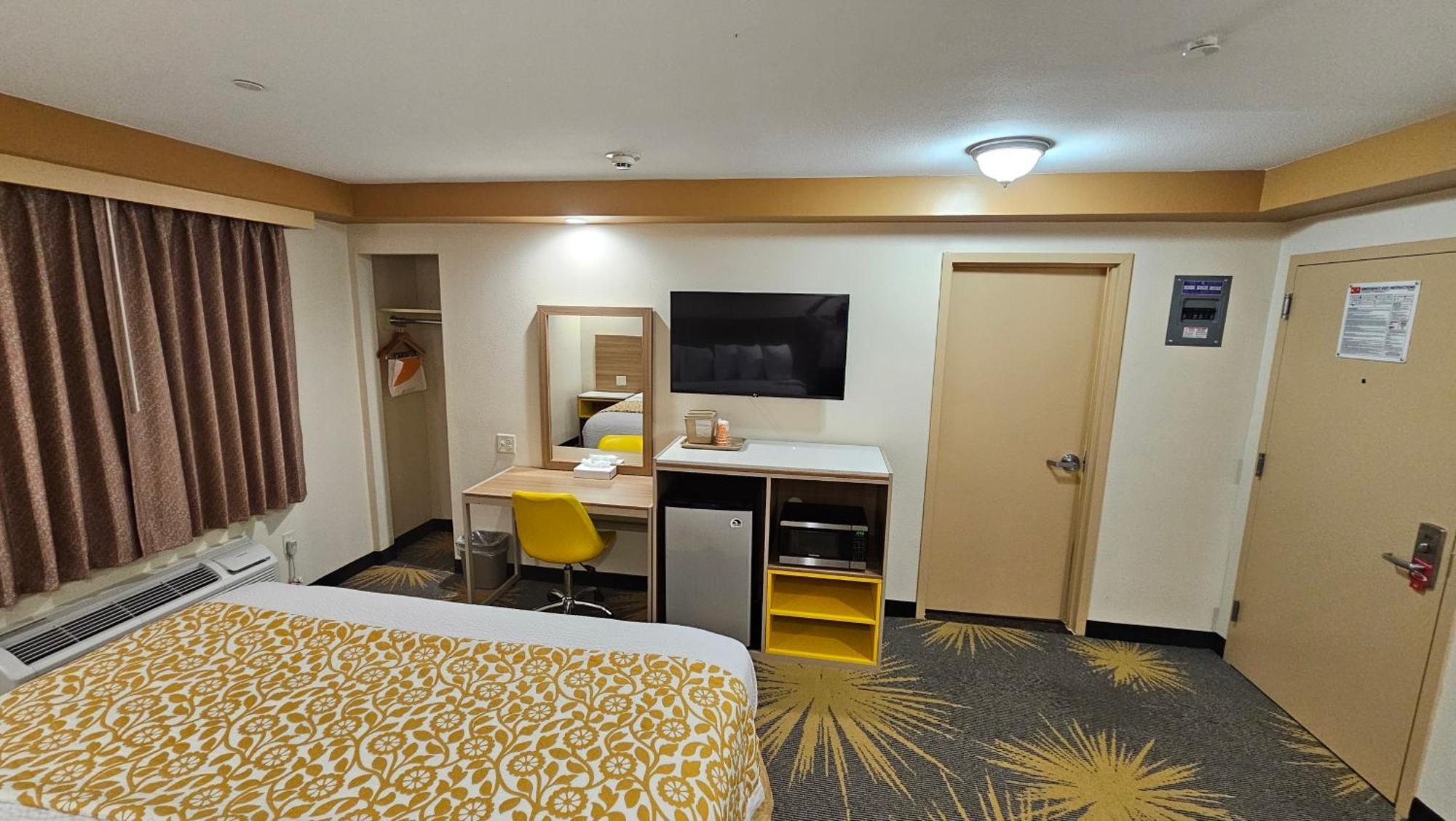 Econo Lodge Woodbridge Iselin Exterior photo