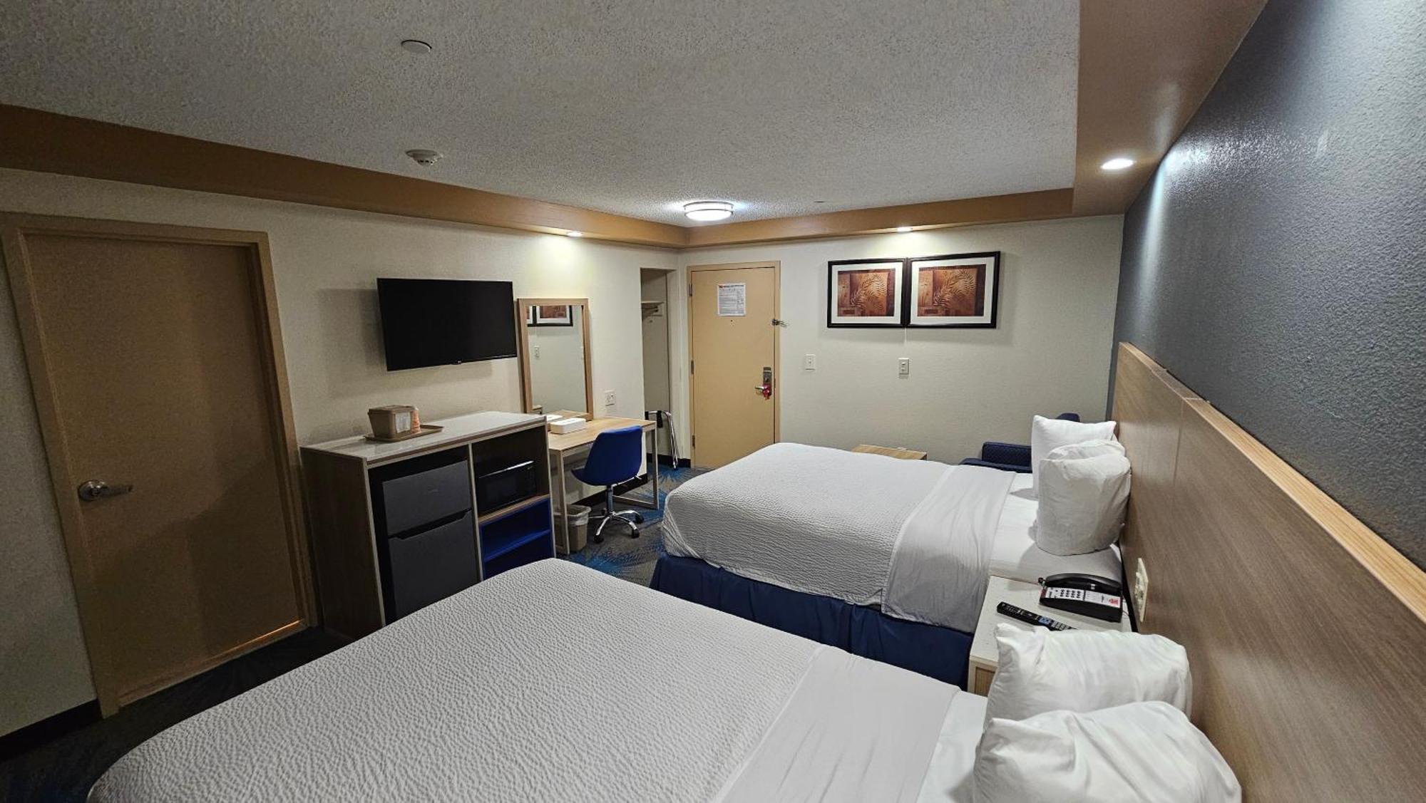 Econo Lodge Woodbridge Iselin Exterior photo
