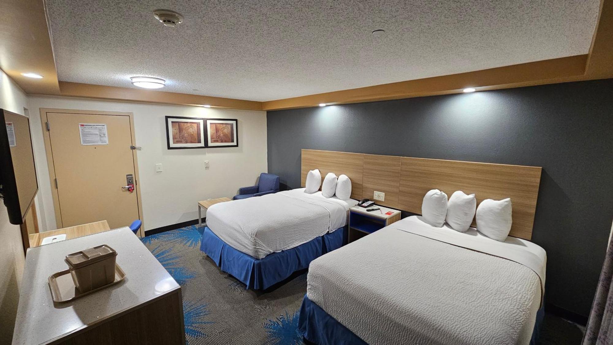 Econo Lodge Woodbridge Iselin Exterior photo
