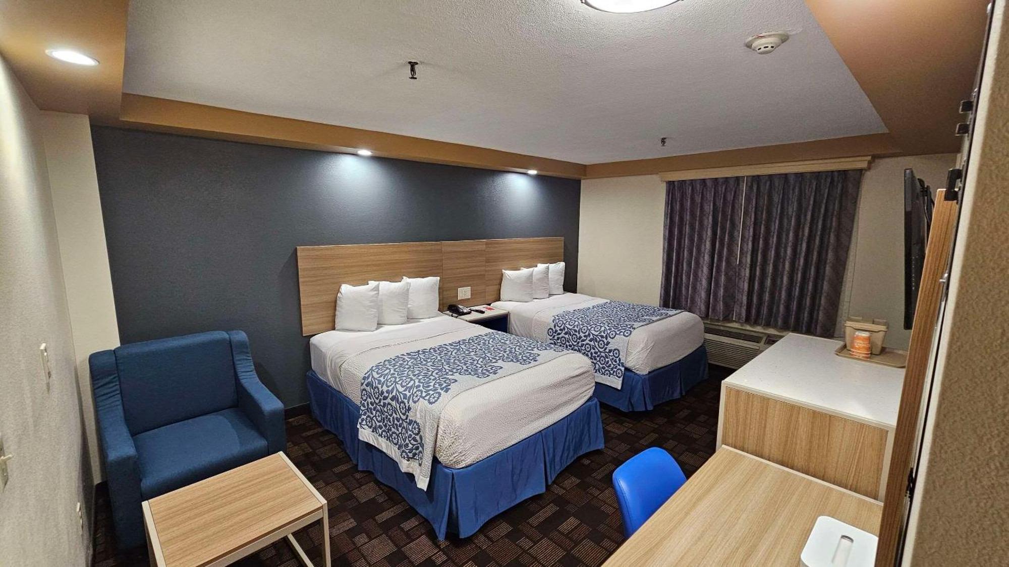 Econo Lodge Woodbridge Iselin Exterior photo