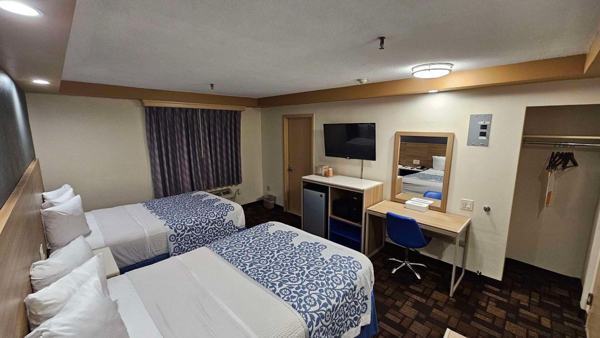 Econo Lodge Woodbridge Iselin Exterior photo