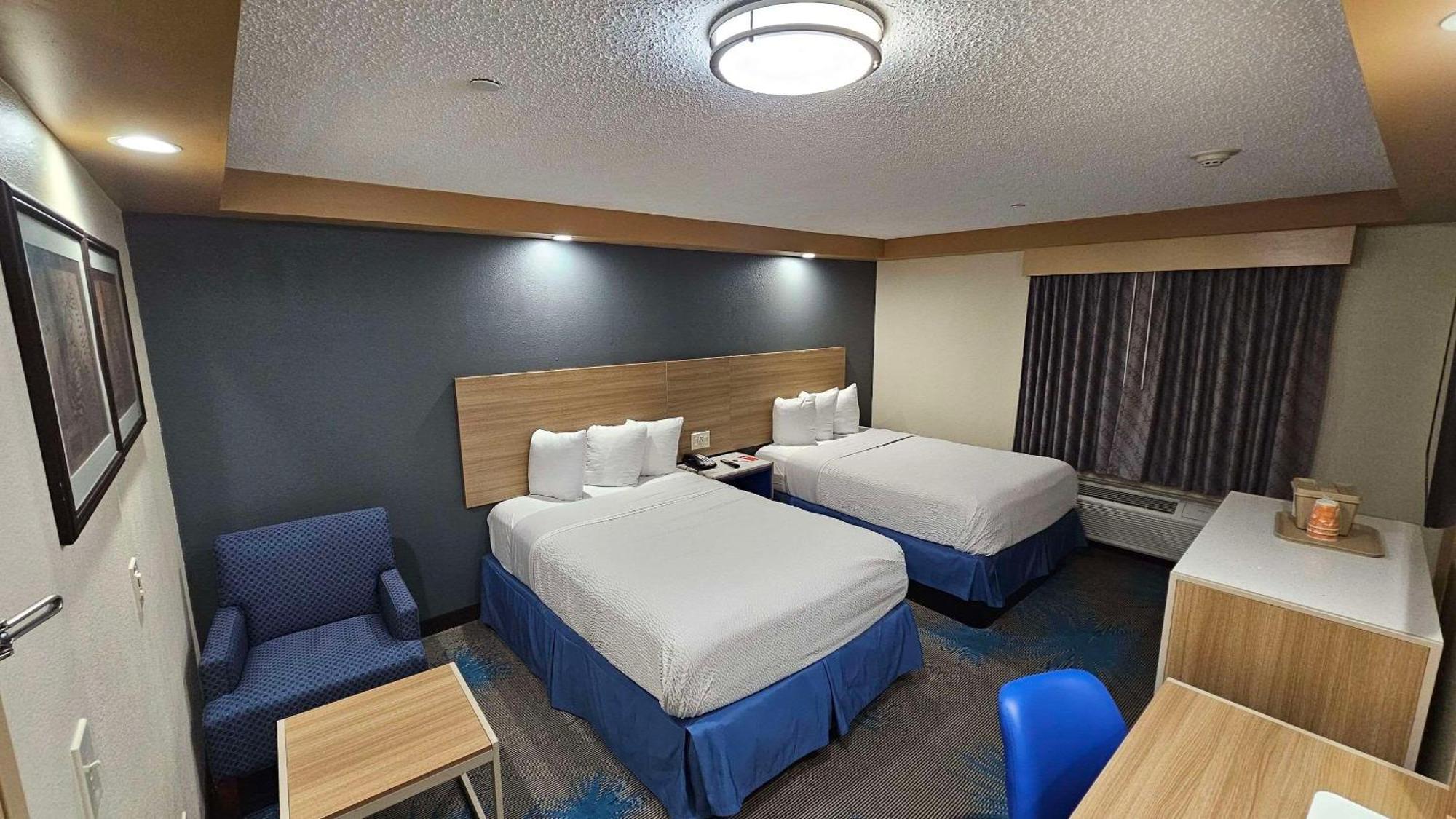 Econo Lodge Woodbridge Iselin Exterior photo