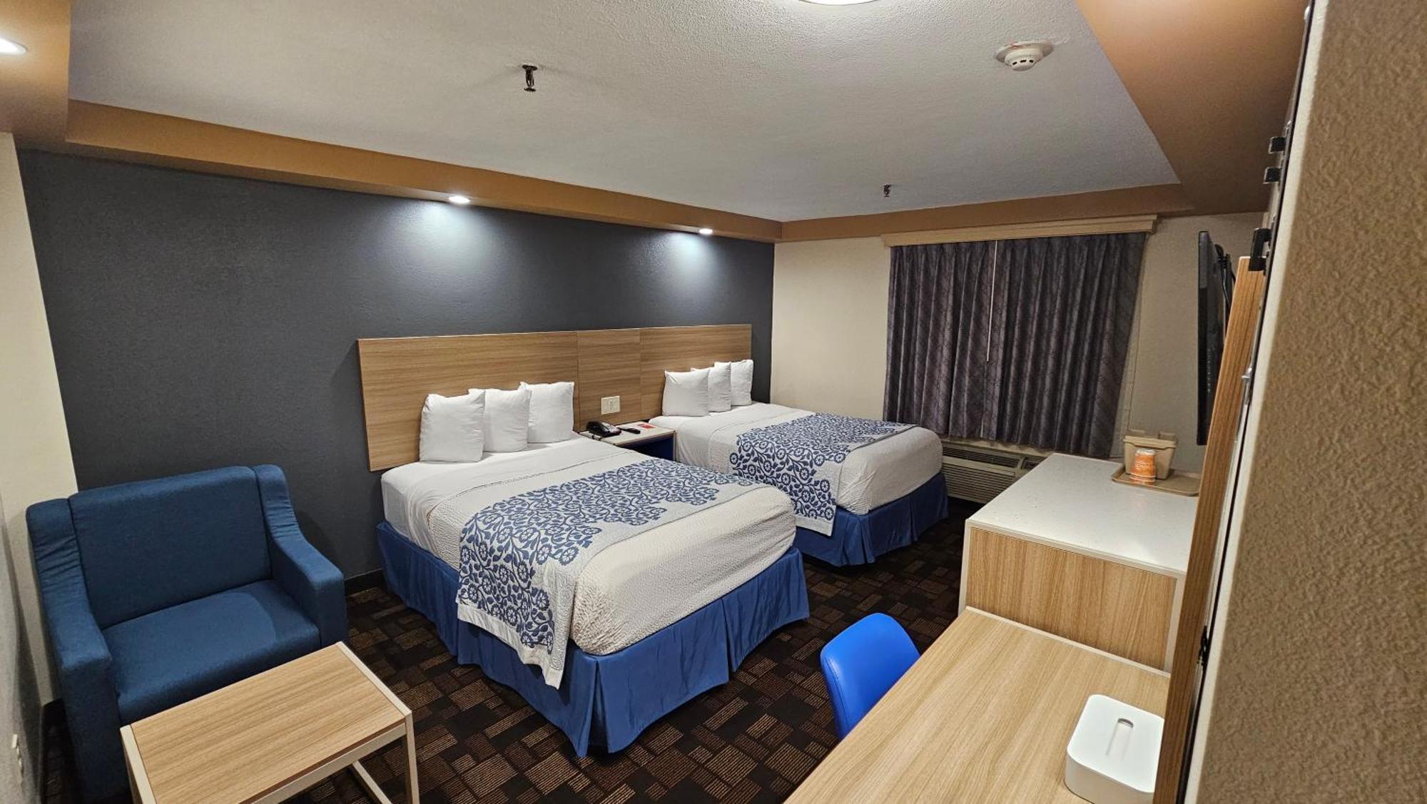 Econo Lodge Woodbridge Iselin Exterior photo